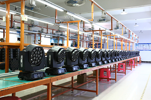 B-Eye K10 19&times;15W LED Zoom Lyre Wash Light