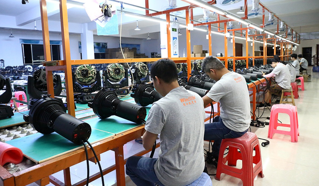 Entreprise de lumière à tête mobile